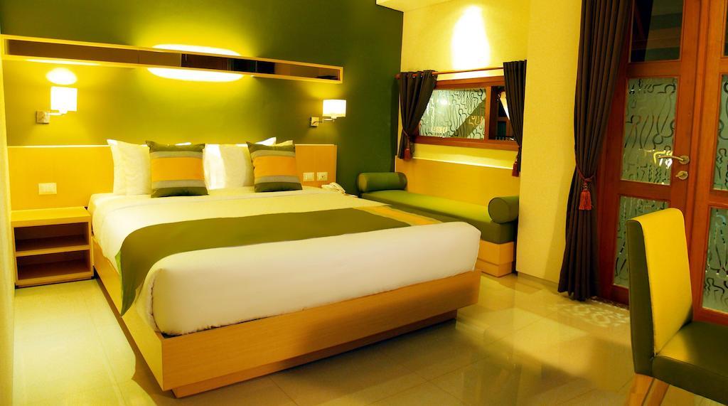 Hotel Tibera Taman Cibeunying Bandung Room photo