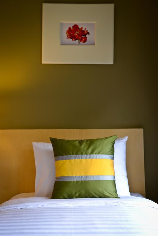 Hotel Tibera Taman Cibeunying Bandung Room photo